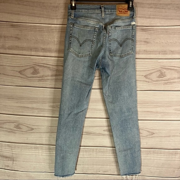 LEVI’S Light Blue High Waisted Wedgie Fit Skinny Jeans - Picture 8 of 12